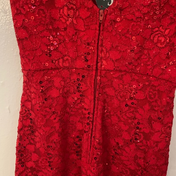 Elegant Red Dress - Picture 8 of 8